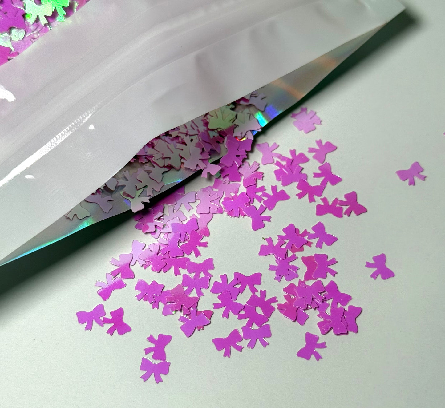 Magenta Bows 5mm Shaped Glitter