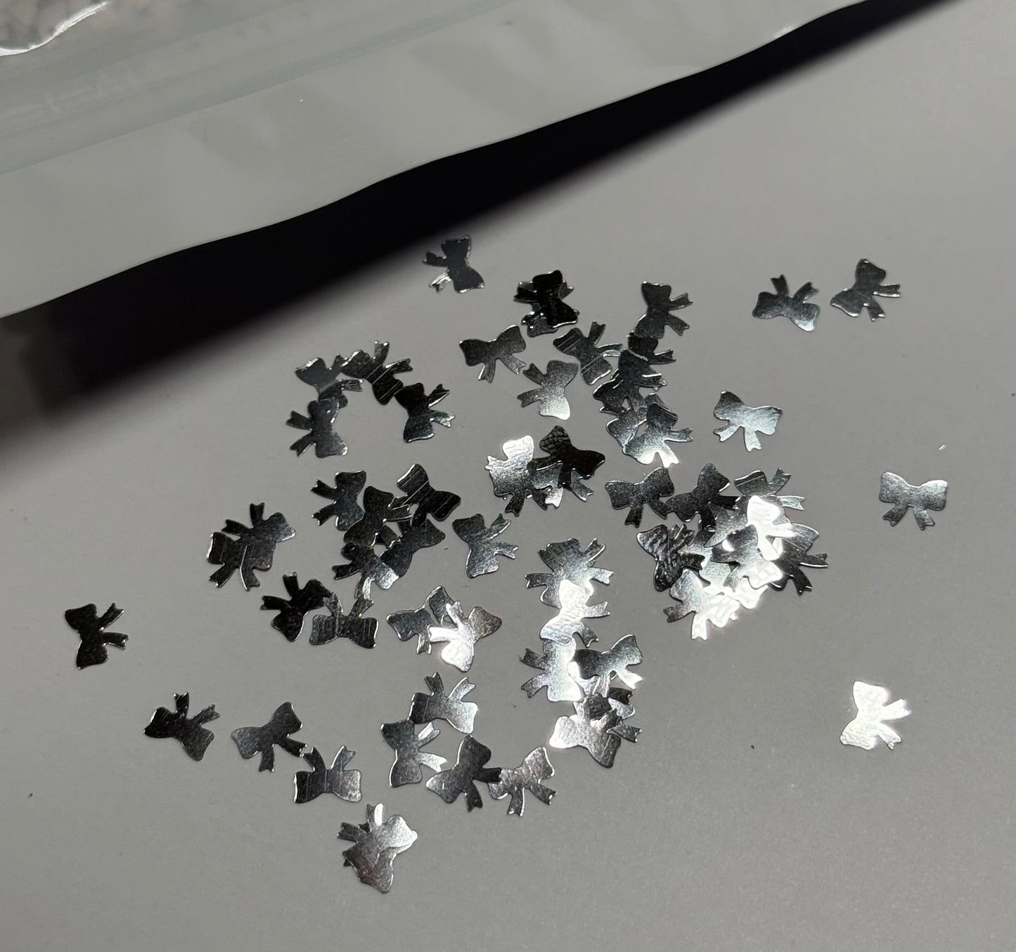 Flat Silver Bows 5mm Shaped Glitter